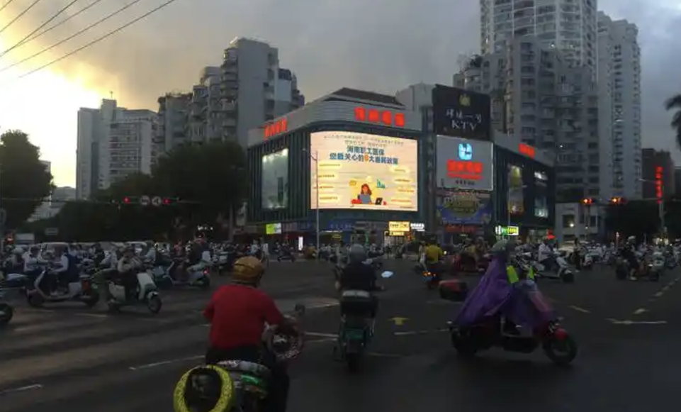 户外广告的曝光率及其影响因素